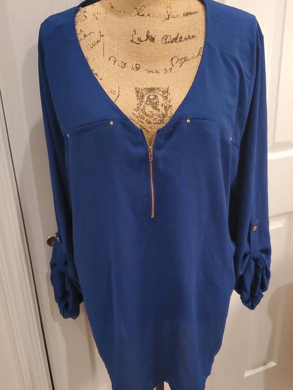 Simply Emma Blue Zip Front Blouse Size Small Like New